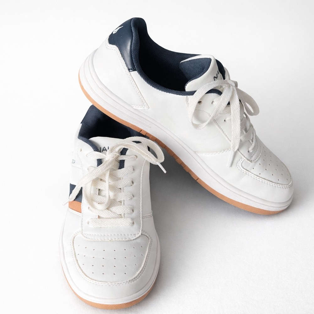 Nautica Boys Sneakers Size 6 White Synthetic Leather Lace Up Casual Striped
